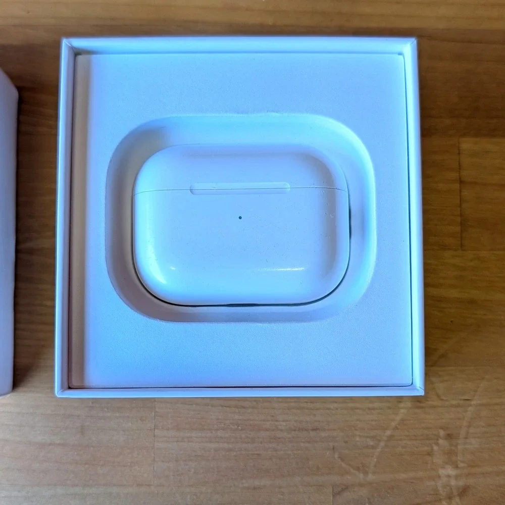 Apple AirPods Pro 2nd Gen White MagSafe Case ONLY MQD83AM/A A2698 A2699 A2700